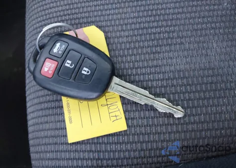 2017 Toyota Corolla Se z USA, uszkodzony, nr VIN 5YFBURHE9HP729911